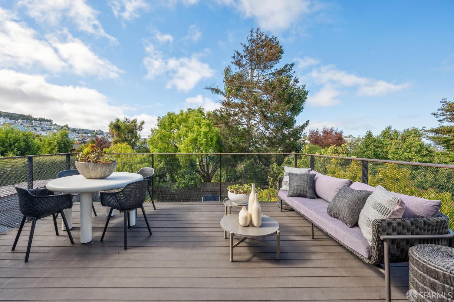 Detail Gallery Image 11 of 85 For 466 Clipper St, San Francisco,  CA 94114 - 5 Beds | 3/1 Baths