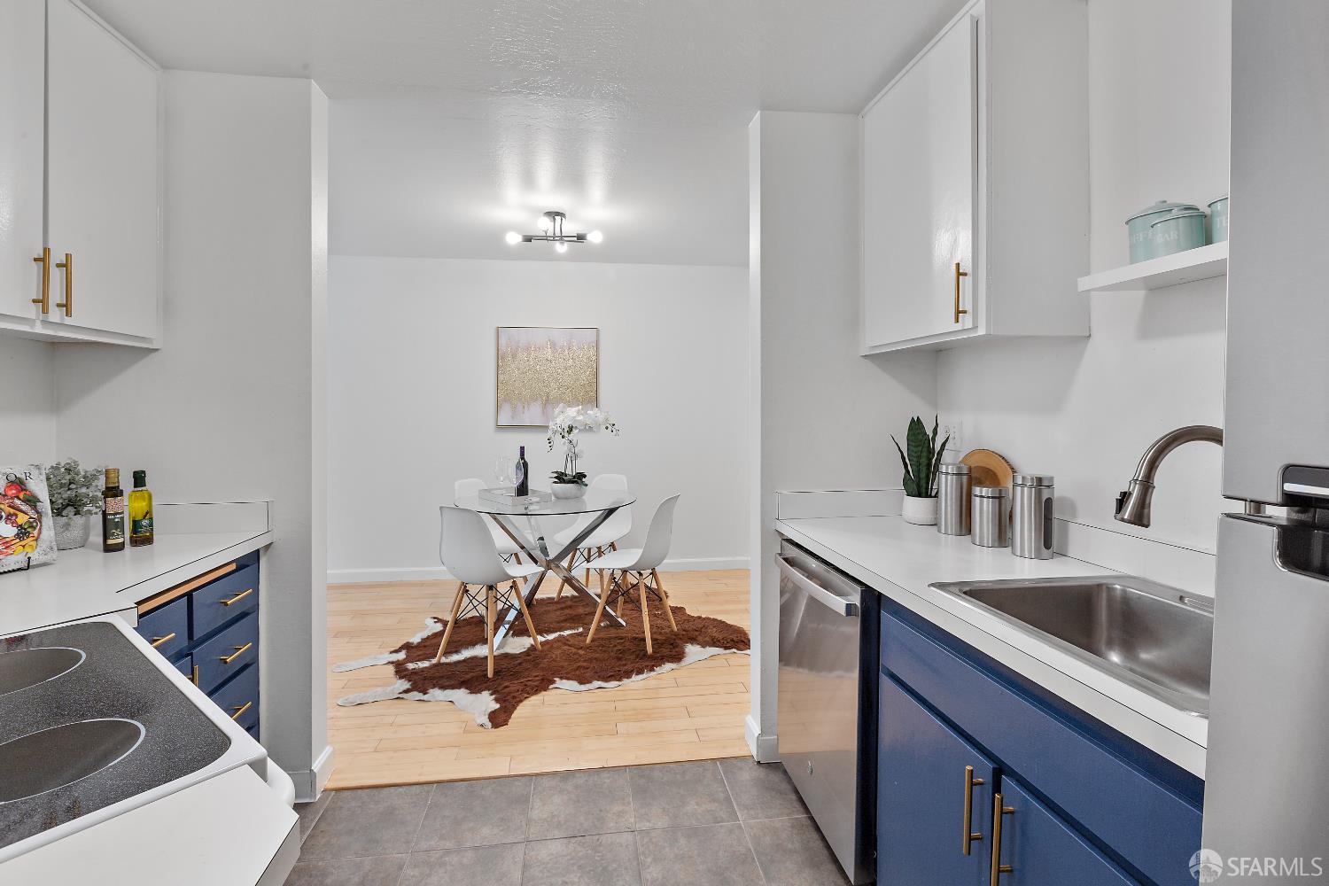 Photo #3: 425058785 Listing 