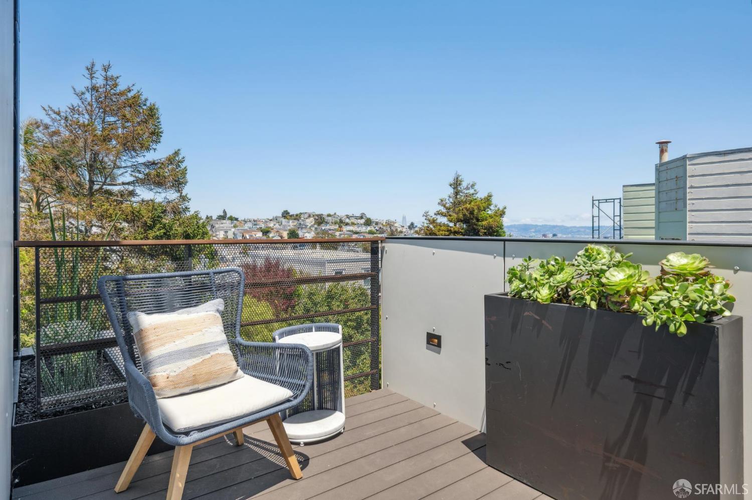 Detail Gallery Image 36 of 85 For 466 Clipper St, San Francisco,  CA 94114 - 5 Beds | 3/1 Baths