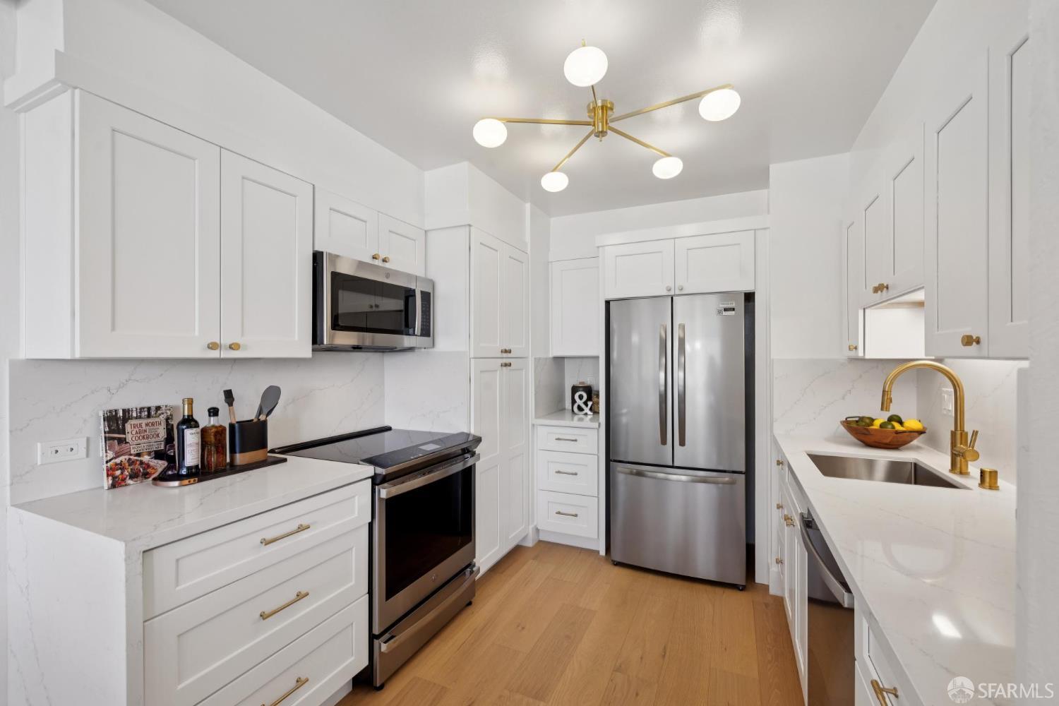 Detail Gallery Image 8 of 29 For 2200 Sacramento St #403,  San Francisco,  CA 94115 - 2 Beds | 2 Baths