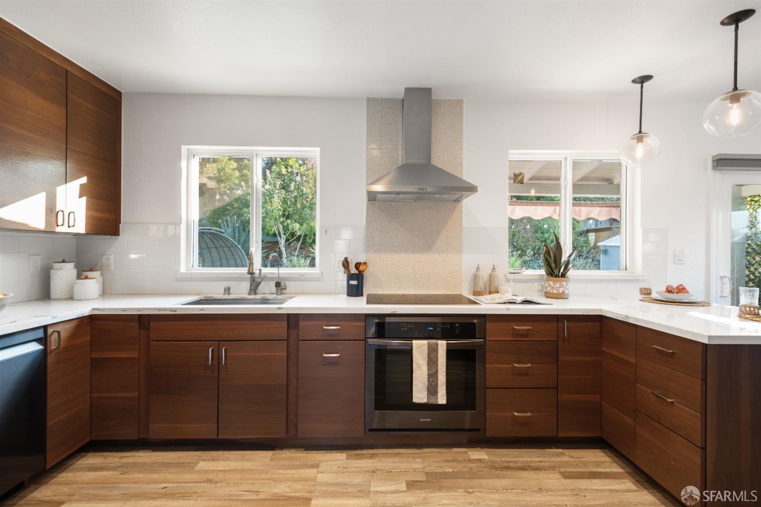 Detail Gallery Image 12 of 44 For 18623 Laredo Rd, Castro Valley,  CA 94546 - 3 Beds | 1/1 Baths