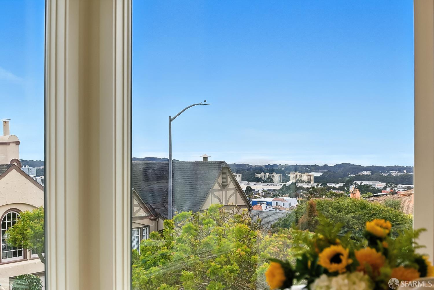 Detail Gallery Image 5 of 42 For 160 Upland Dr, San Francisco,  CA 94127 - 5 Beds | 4 Baths