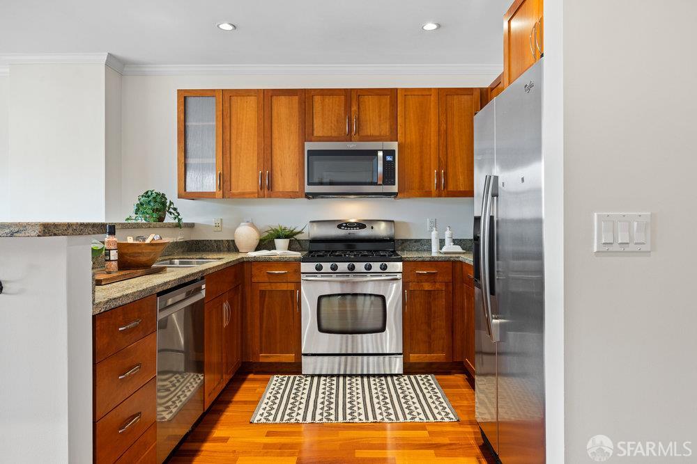 Detail Gallery Image 15 of 39 For 1354 Utah St, San Francisco,  CA 94110 - 2 Beds | 2/1 Baths