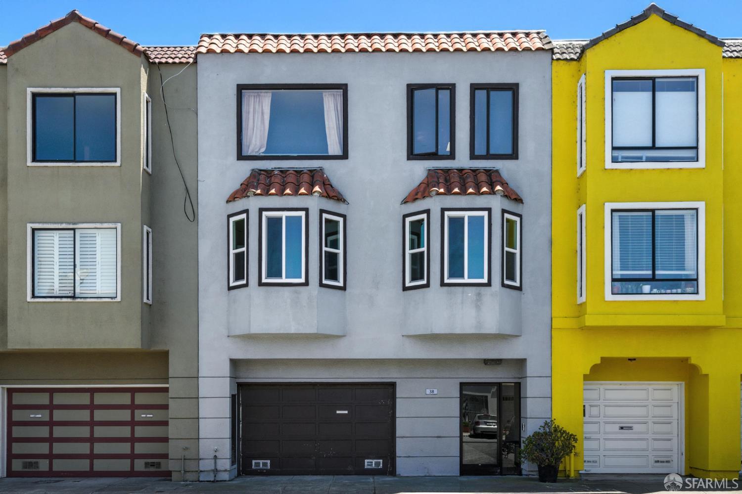 MLS: 425058730 Condo For Sale