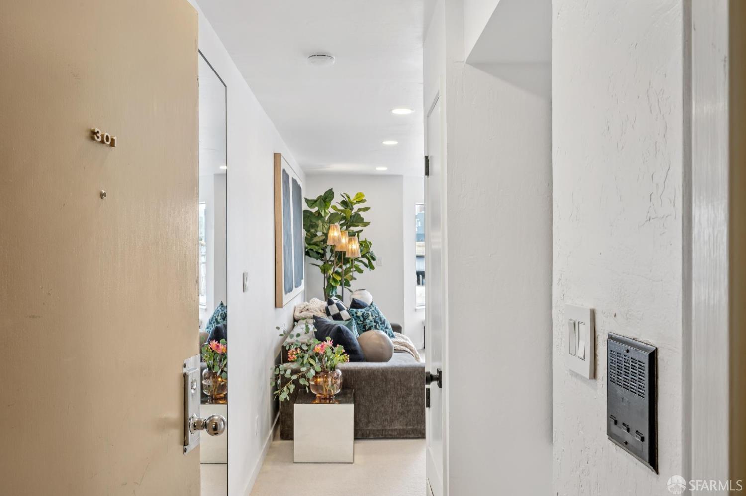 Detail Gallery Image 1 of 30 For 85 Duboce Ave #301,  San Francisco,  CA 94103 - 1 Beds | 1 Baths