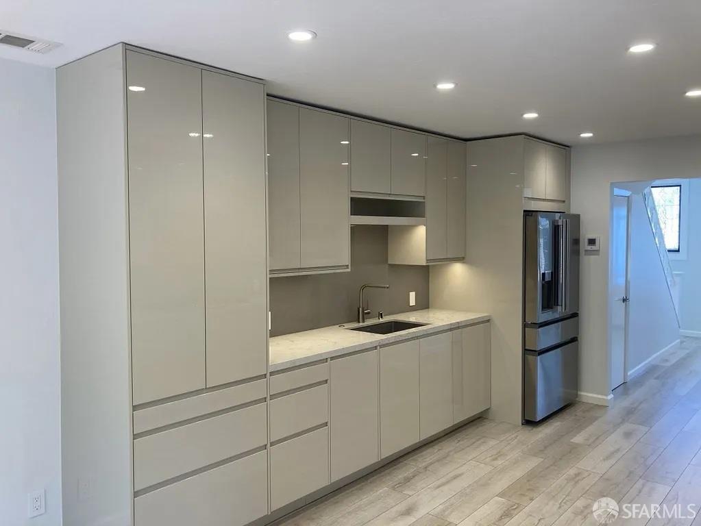 Detail Gallery Image 5 of 16 For 470 Fair Oaks St, San Francisco,  CA 94110 - 5 Beds | 3/1 Baths