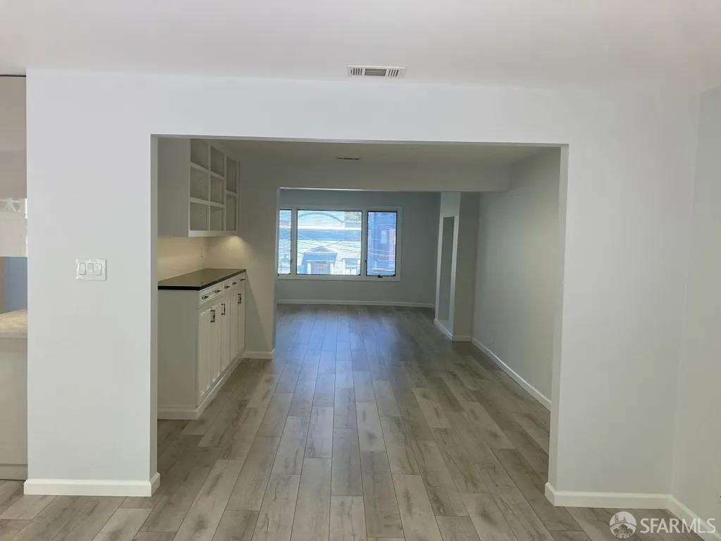 Detail Gallery Image 7 of 16 For 470 Fair Oaks St, San Francisco,  CA 94110 - 5 Beds | 3/1 Baths
