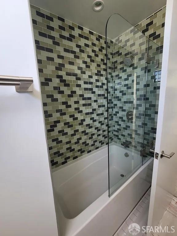 Detail Gallery Image 9 of 16 For 470 Fair Oaks St, San Francisco,  CA 94110 - 5 Beds | 3/1 Baths