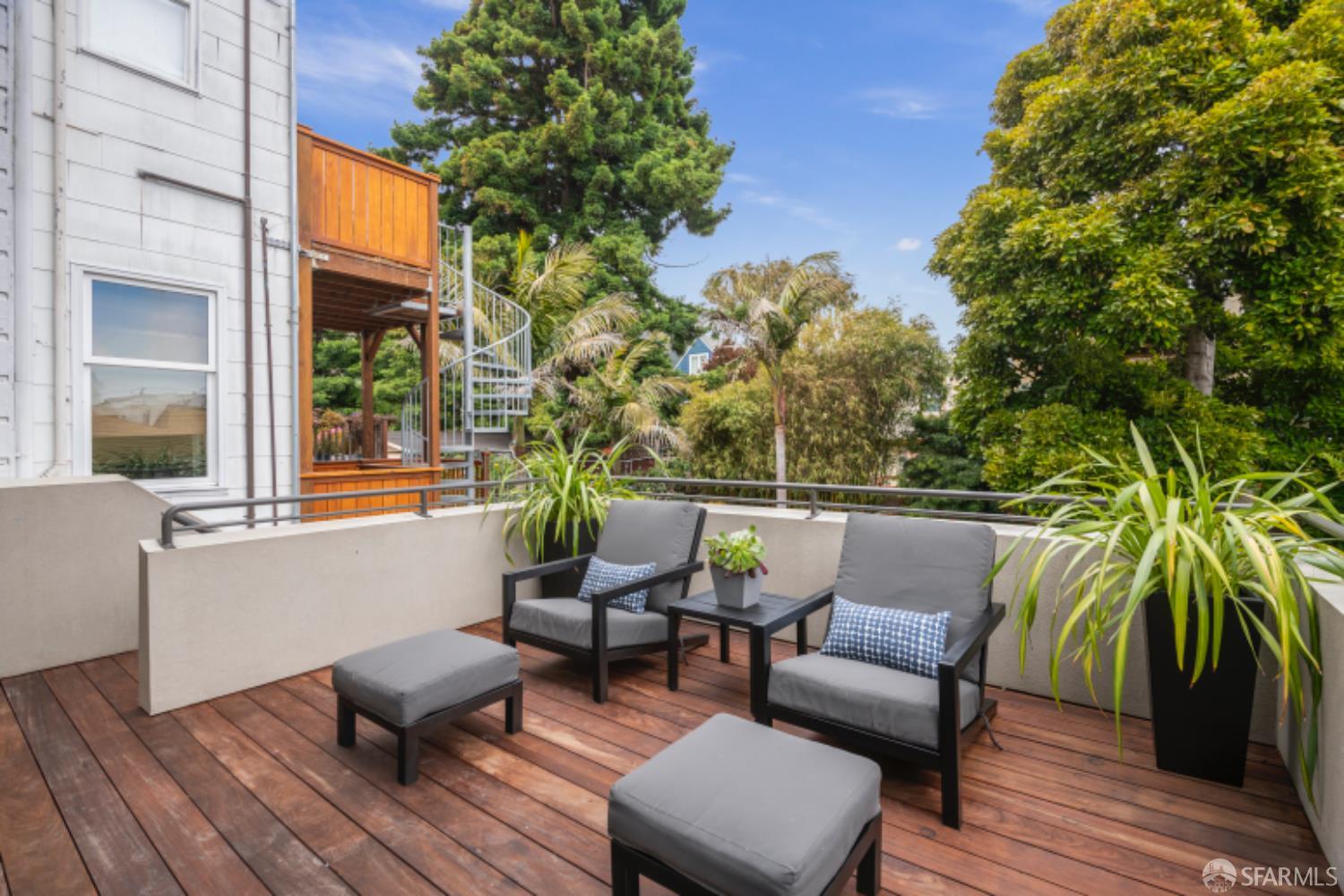 Detail Gallery Image 11 of 60 For 234 Valley St, San Francisco,  CA 94131 - 4 Beds | 3/1 Baths