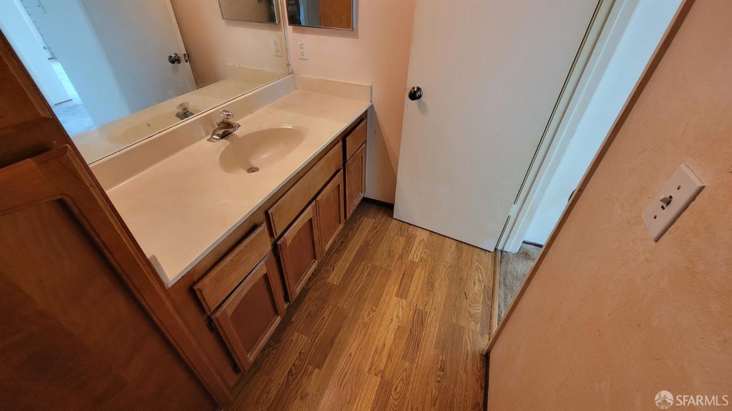 Detail Gallery Image 4 of 9 For 1628 Vista Del Sol St #1,  San Mateo,  CA 94404 - 1 Beds | 1 Baths