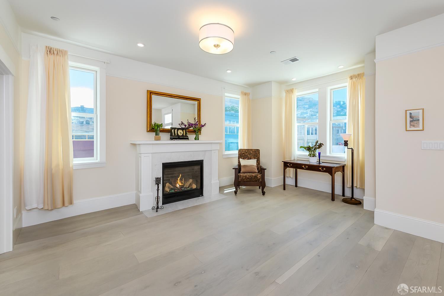 Detail Gallery Image 4 of 20 For 35 Hattie St, San Francisco,  CA 94114 - 5 Beds | 4/1 Baths