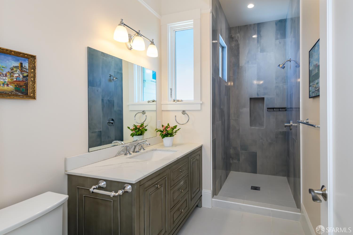 Detail Gallery Image 13 of 20 For 35 Hattie St, San Francisco,  CA 94114 - 5 Beds | 4/1 Baths