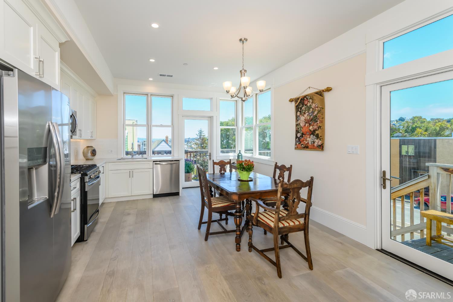 Detail Gallery Image 7 of 20 For 35 Hattie St, San Francisco,  CA 94114 - 5 Beds | 4/1 Baths
