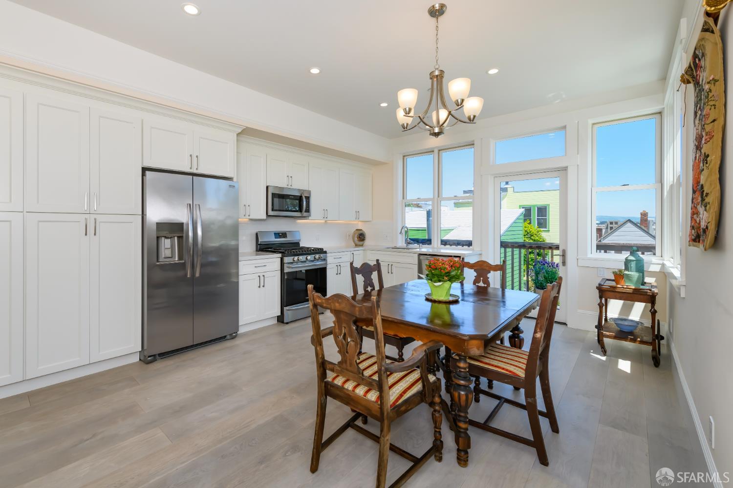 Detail Gallery Image 6 of 20 For 35 Hattie St, San Francisco,  CA 94114 - 5 Beds | 4/1 Baths