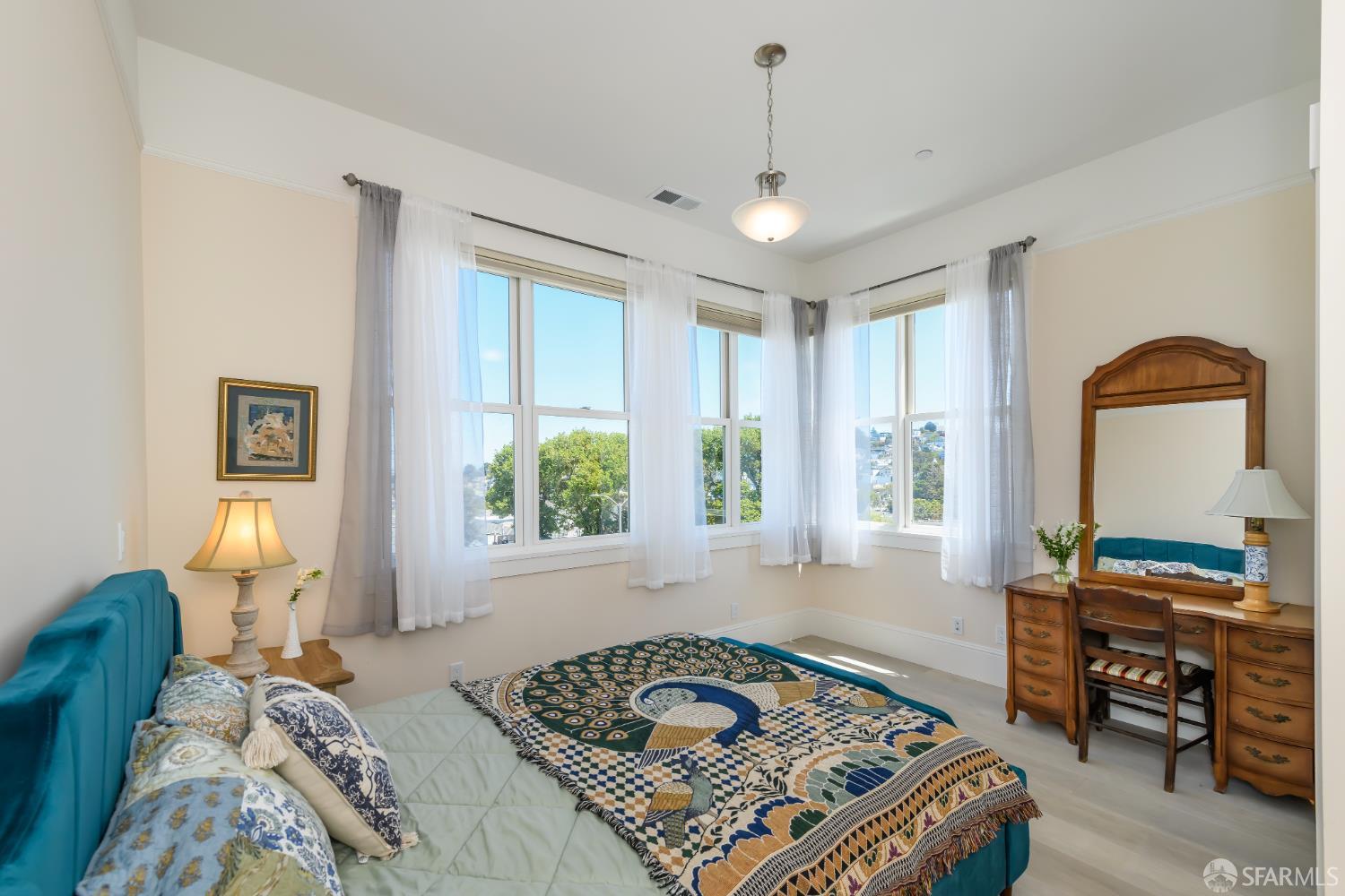Detail Gallery Image 11 of 20 For 35 Hattie St, San Francisco,  CA 94114 - 5 Beds | 4/1 Baths
