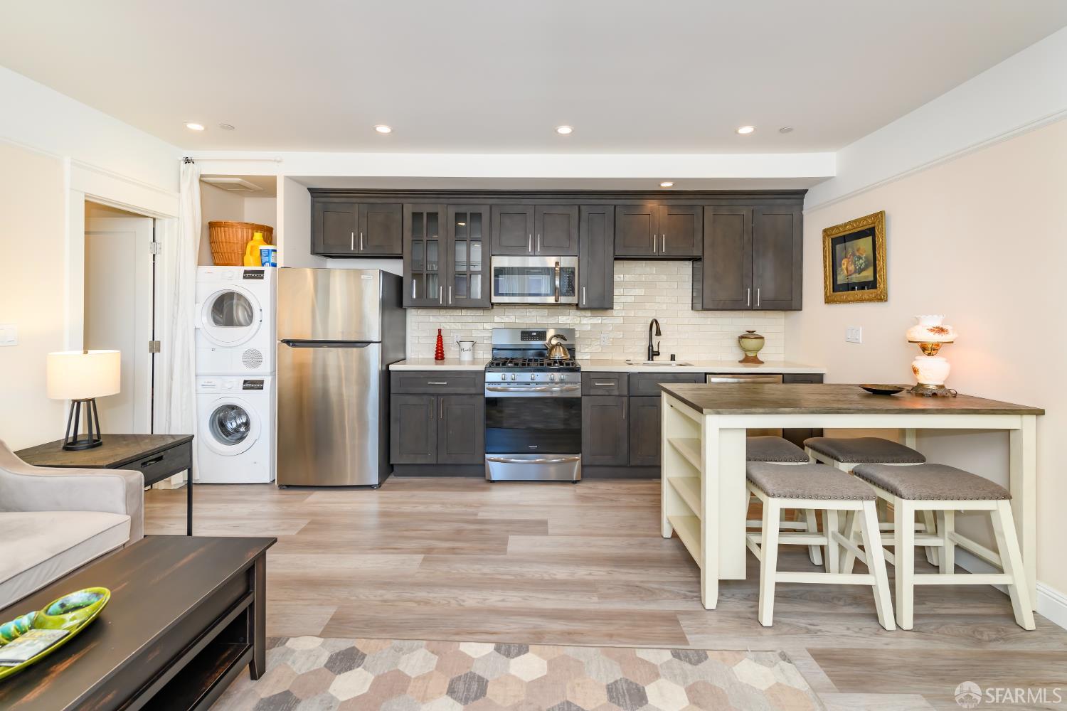 Detail Gallery Image 18 of 20 For 35 Hattie St, San Francisco,  CA 94114 - 5 Beds | 4/1 Baths