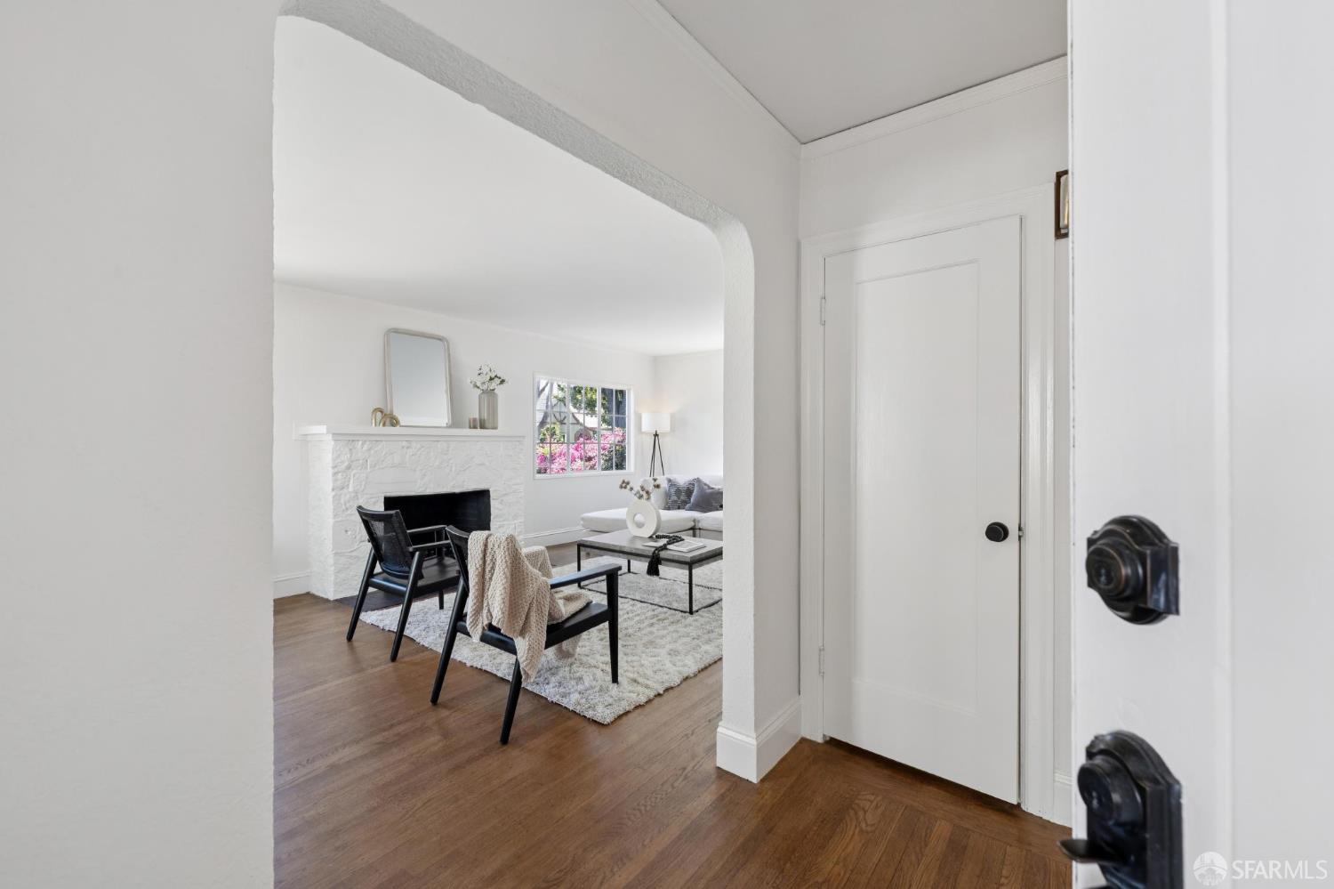 Detail Gallery Image 2 of 76 For 1115 Capuchino Ave, Burlingame,  CA 94010 - 4 Beds | 2 Baths