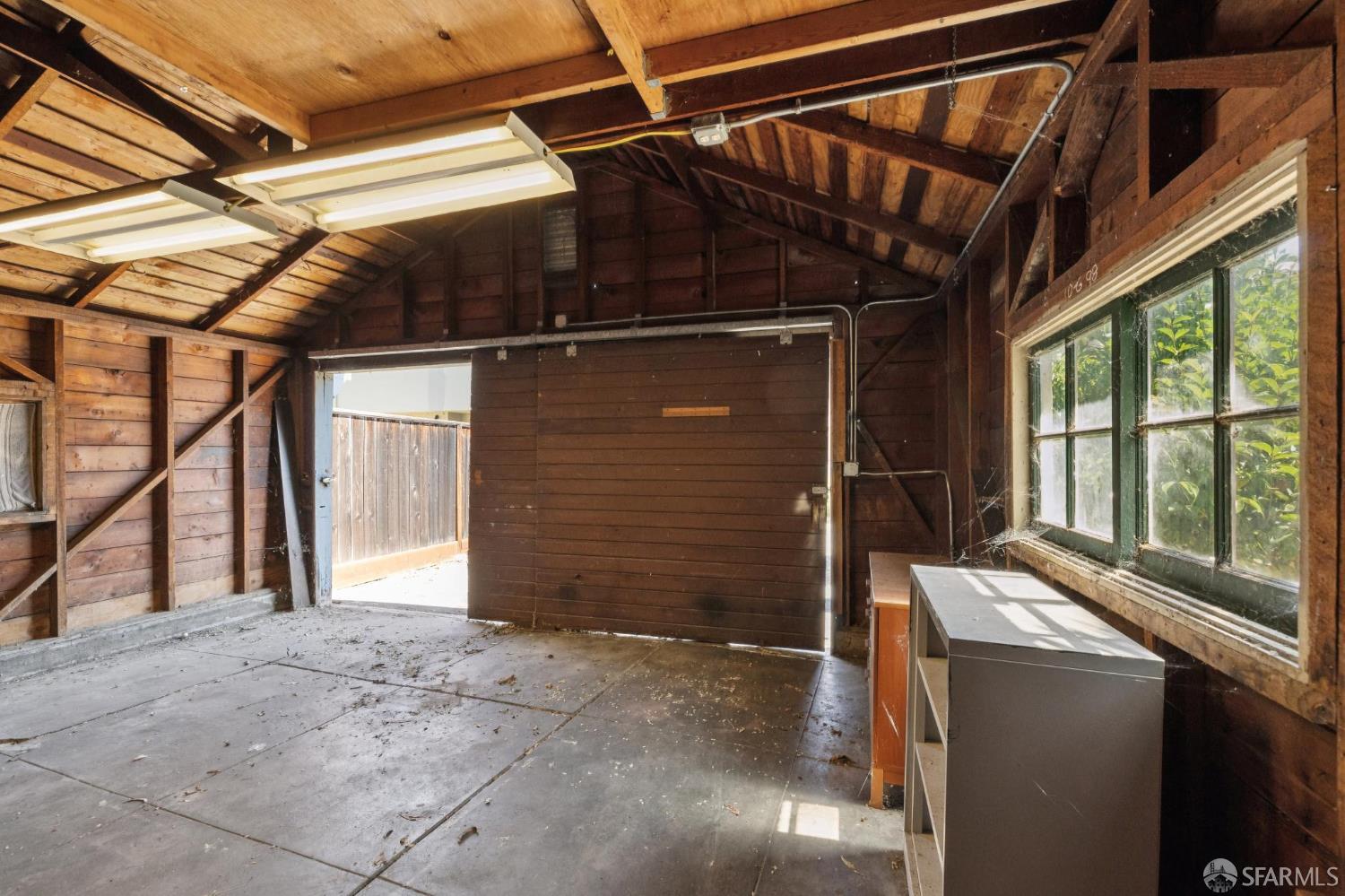 Detail Gallery Image 62 of 76 For 1115 Capuchino Ave, Burlingame,  CA 94010 - 4 Beds | 2 Baths