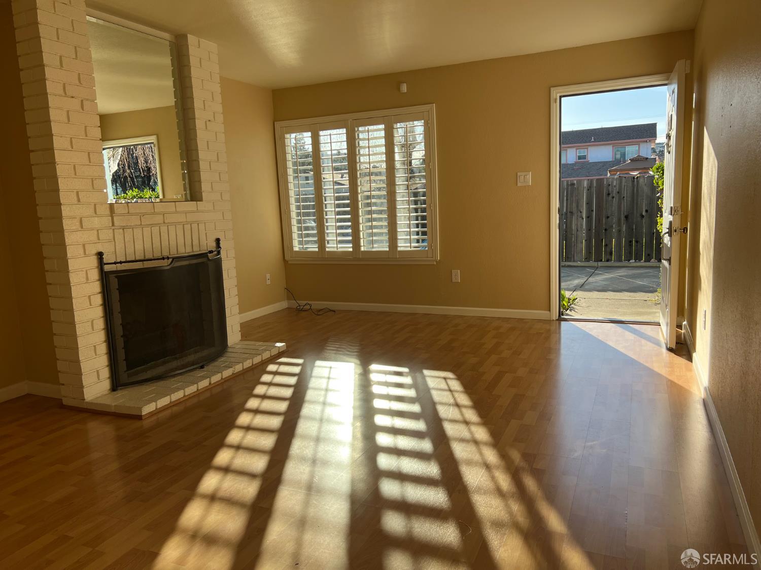 Detail Gallery Image 3 of 19 For 3131 Somerset Ave, Castro Valley,  CA 94546 - 3 Beds | 2/1 Baths