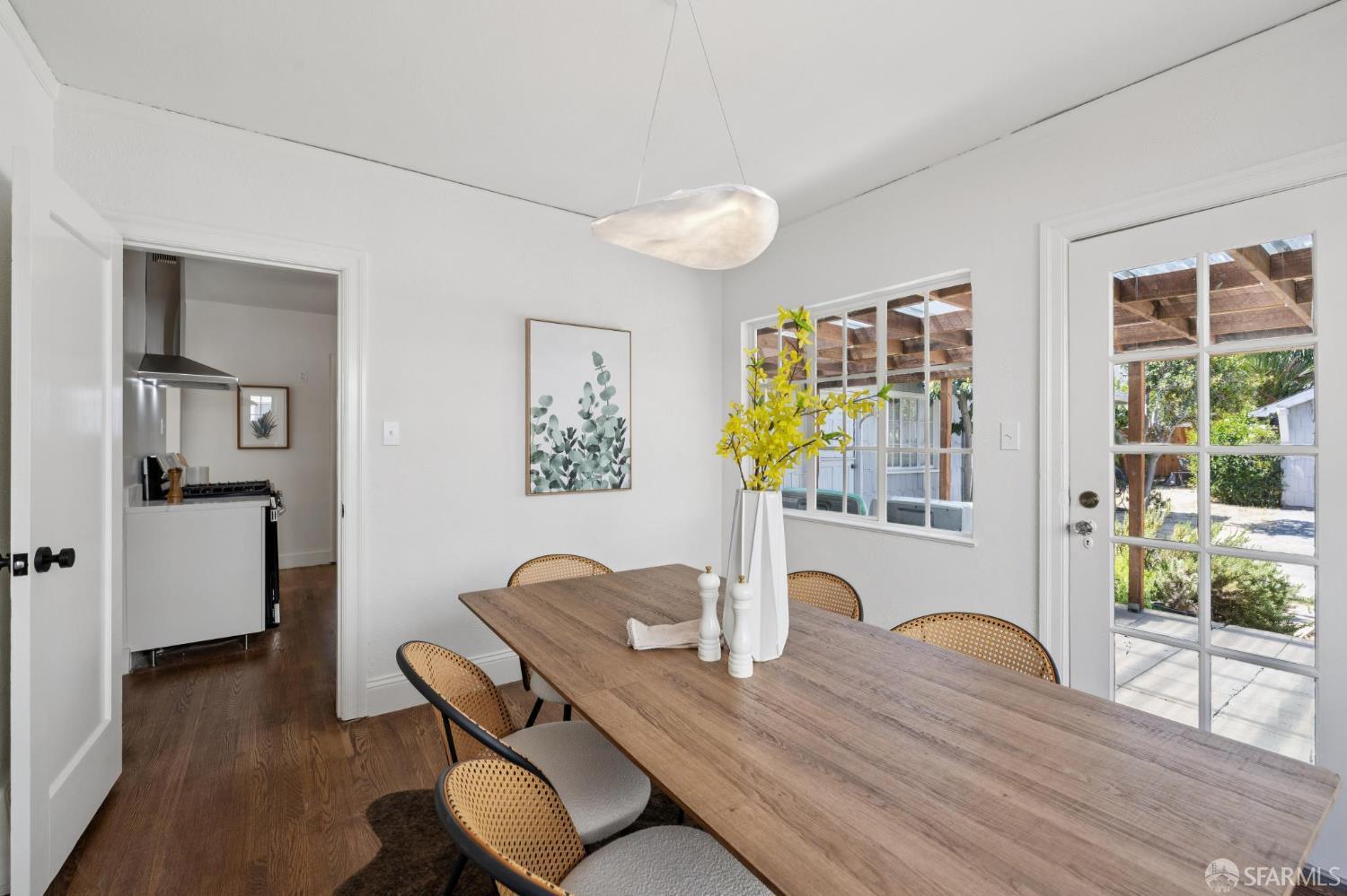 Detail Gallery Image 18 of 76 For 1115 Capuchino Ave, Burlingame,  CA 94010 - 4 Beds | 2 Baths