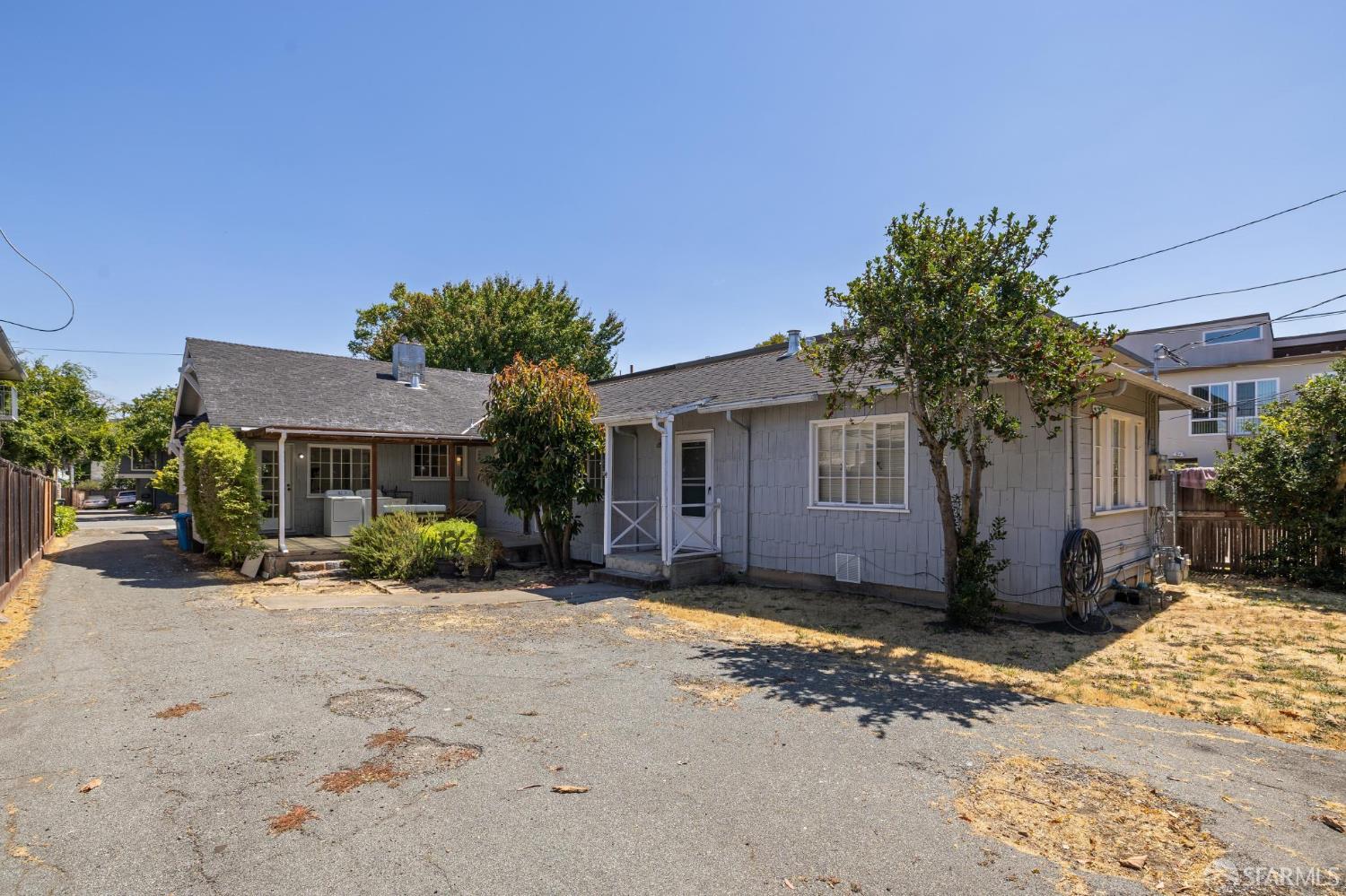 Detail Gallery Image 45 of 76 For 1115 Capuchino Ave, Burlingame,  CA 94010 - 4 Beds | 2 Baths