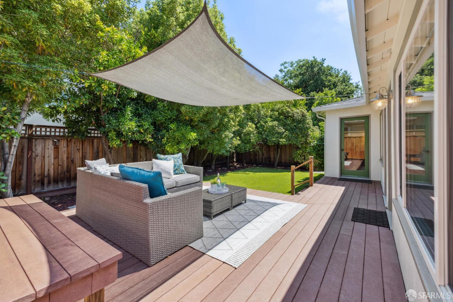 Detail Gallery Image 59 of 71 For 885 Elm St, San Carlos,  CA 94070 - 3 Beds | 2 Baths