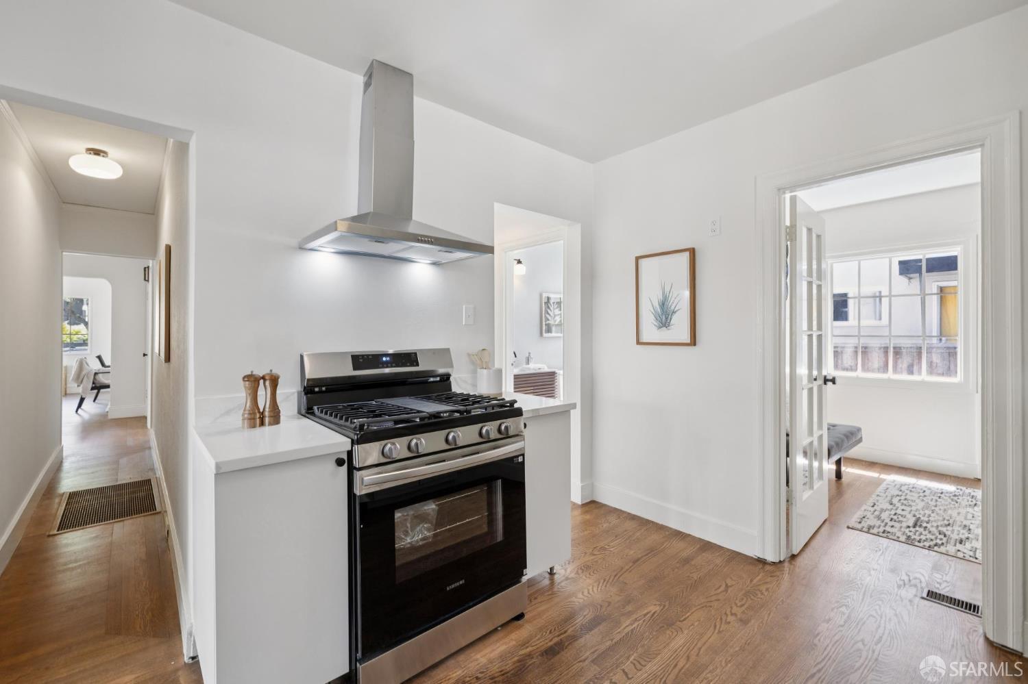 Detail Gallery Image 15 of 76 For 1115 Capuchino Ave, Burlingame,  CA 94010 - 4 Beds | 2 Baths