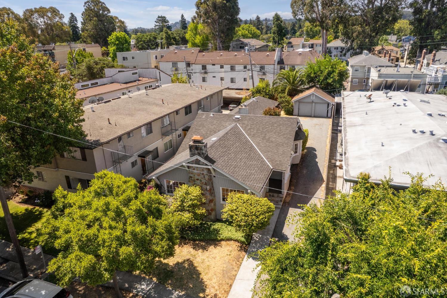 Detail Gallery Image 70 of 76 For 1115 Capuchino Ave, Burlingame,  CA 94010 - 4 Beds | 2 Baths