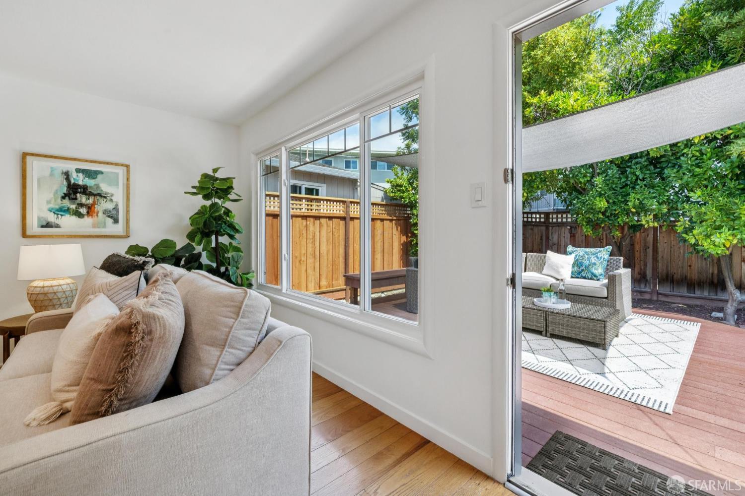 Detail Gallery Image 20 of 71 For 885 Elm St, San Carlos,  CA 94070 - 3 Beds | 2 Baths