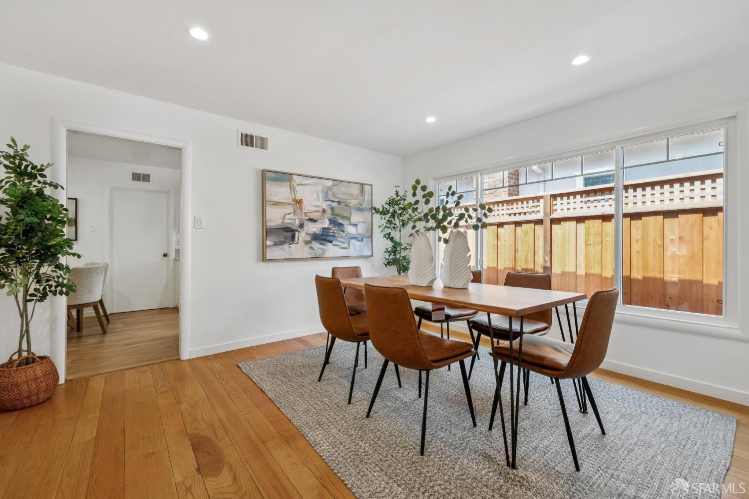 Detail Gallery Image 23 of 71 For 885 Elm St, San Carlos,  CA 94070 - 3 Beds | 2 Baths