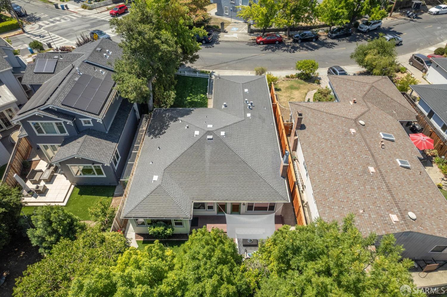 Detail Gallery Image 68 of 71 For 885 Elm St, San Carlos,  CA 94070 - 3 Beds | 2 Baths