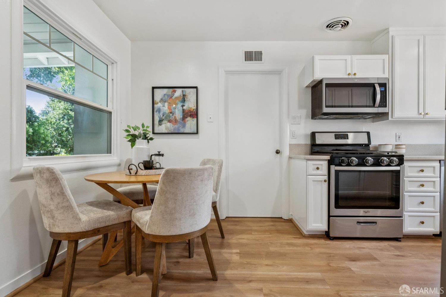 Detail Gallery Image 26 of 71 For 885 Elm St, San Carlos,  CA 94070 - 3 Beds | 2 Baths