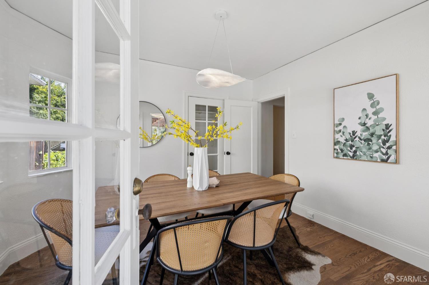 Detail Gallery Image 20 of 76 For 1115 Capuchino Ave, Burlingame,  CA 94010 - 4 Beds | 2 Baths