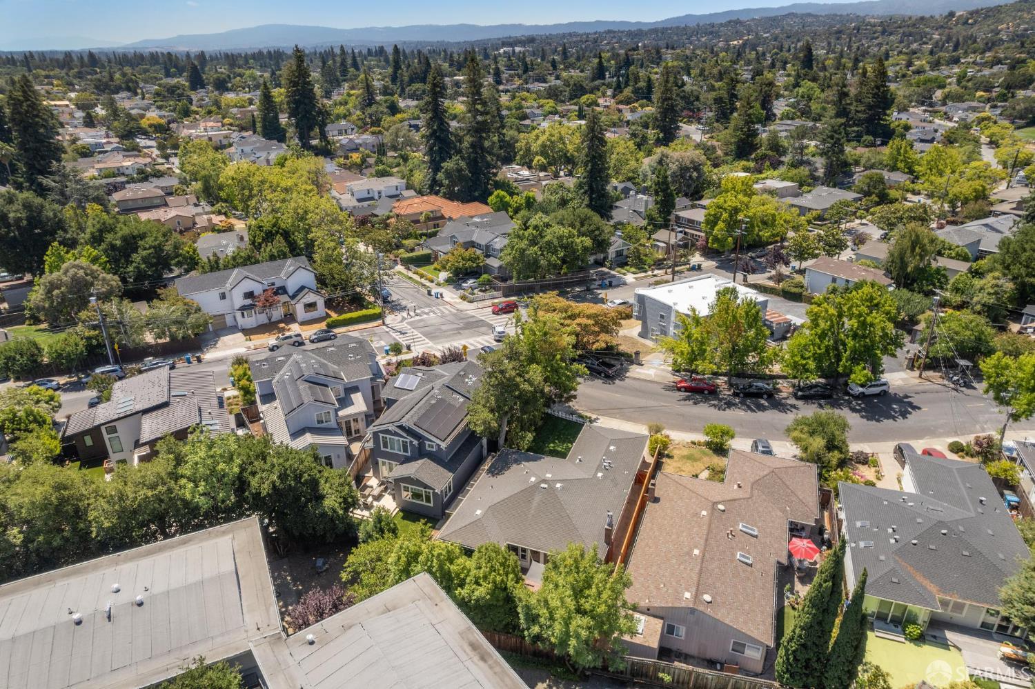 Detail Gallery Image 70 of 71 For 885 Elm St, San Carlos,  CA 94070 - 3 Beds | 2 Baths