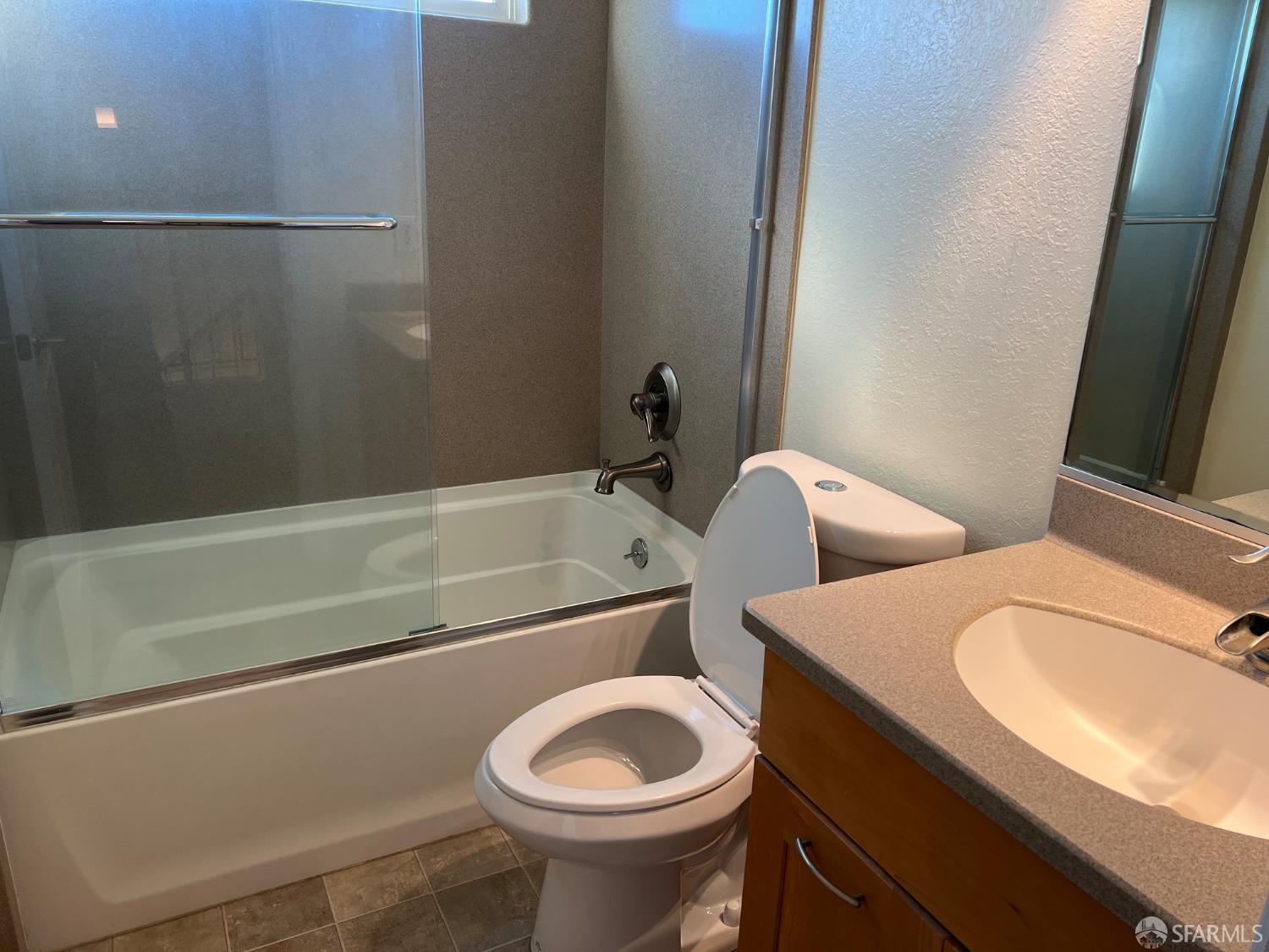 Detail Gallery Image 13 of 19 For 3131 Somerset Ave, Castro Valley,  CA 94546 - 3 Beds | 2/1 Baths