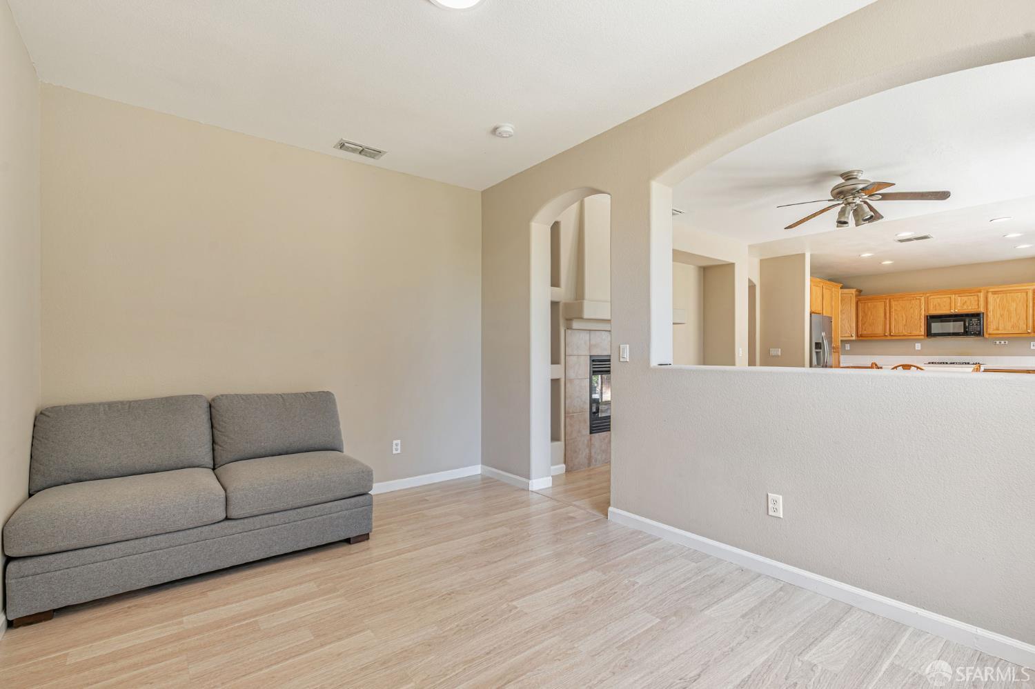 Detail Gallery Image 9 of 50 For 2415 Crystal Way, Antioch,  CA 94531 - 4 Beds | 2/1 Baths
