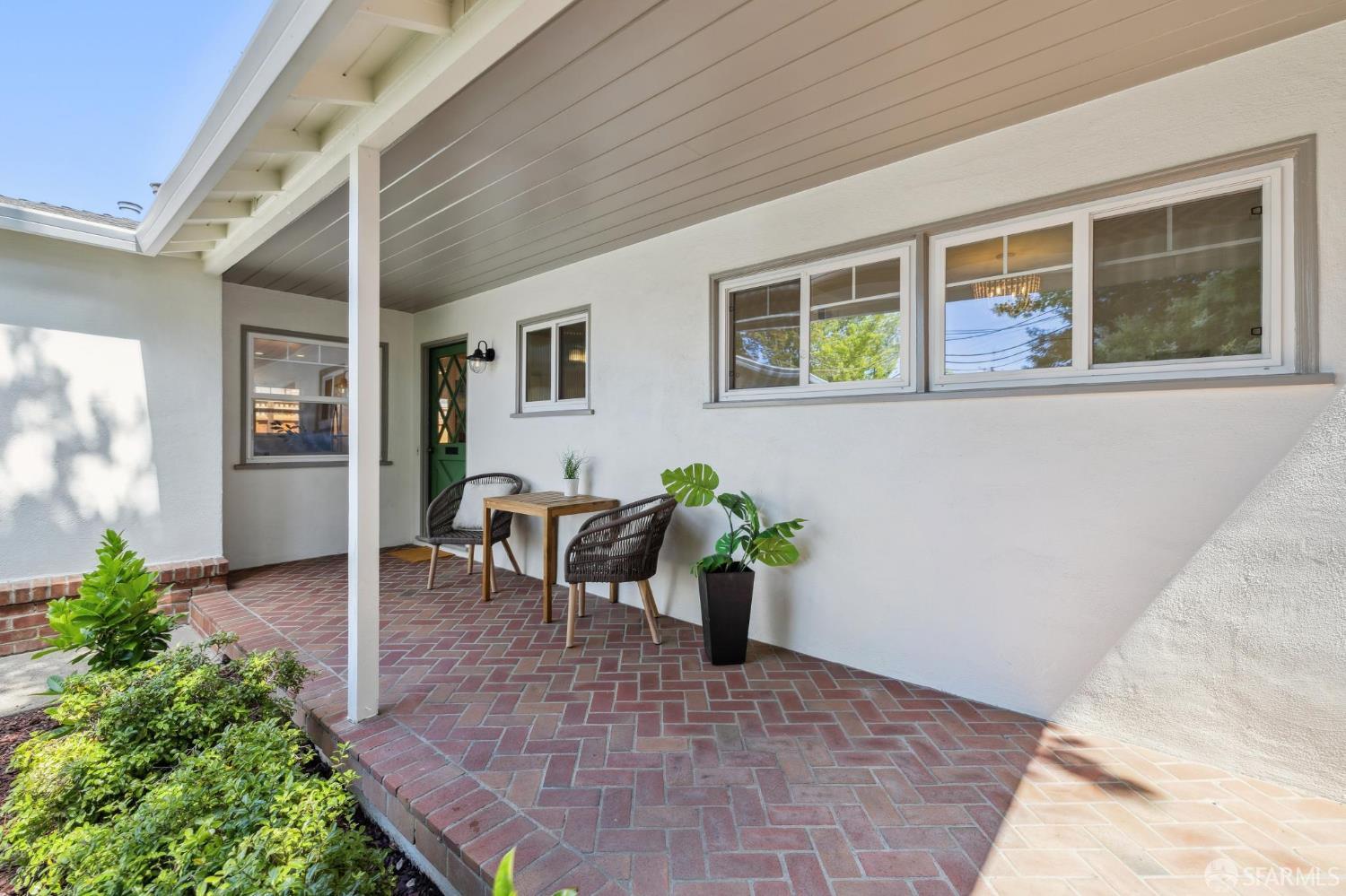 Detail Gallery Image 7 of 71 For 885 Elm St, San Carlos,  CA 94070 - 3 Beds | 2 Baths
