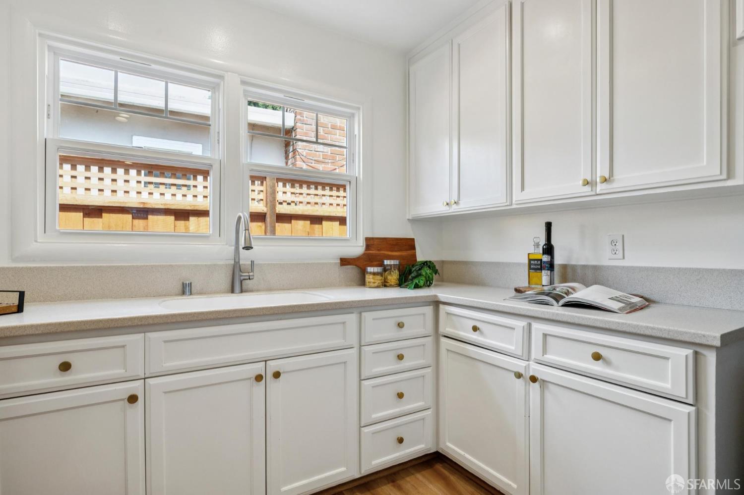 Detail Gallery Image 29 of 71 For 885 Elm St, San Carlos,  CA 94070 - 3 Beds | 2 Baths