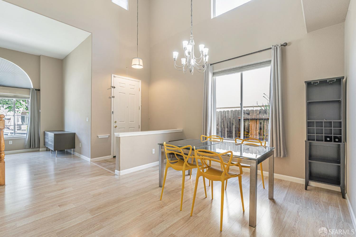 Detail Gallery Image 17 of 50 For 2415 Crystal Way, Antioch,  CA 94531 - 4 Beds | 2/1 Baths