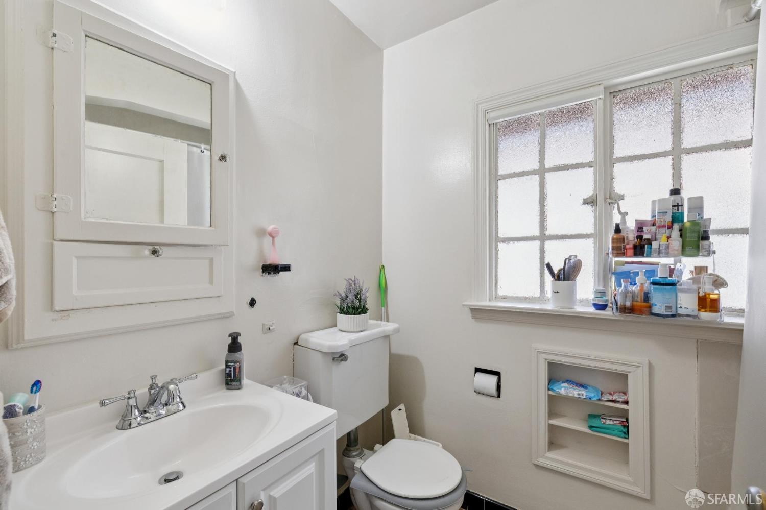 Detail Gallery Image 57 of 76 For 1115 Capuchino Ave, Burlingame,  CA 94010 - 4 Beds | 2 Baths