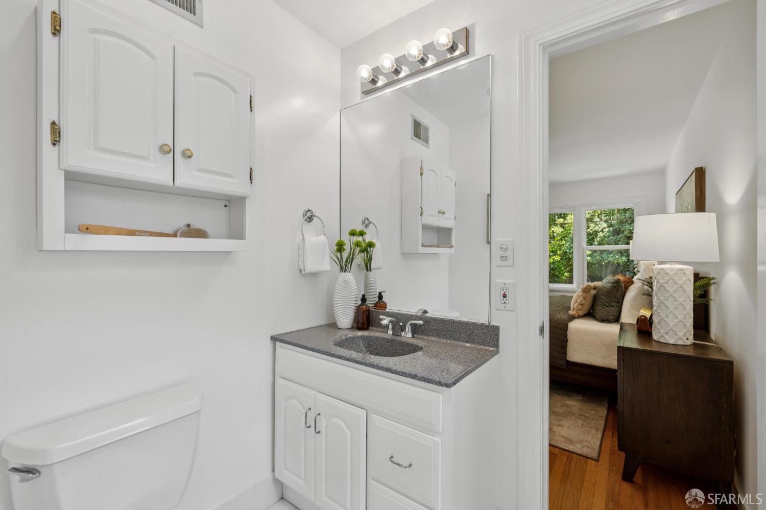 Detail Gallery Image 36 of 71 For 885 Elm St, San Carlos,  CA 94070 - 3 Beds | 2 Baths