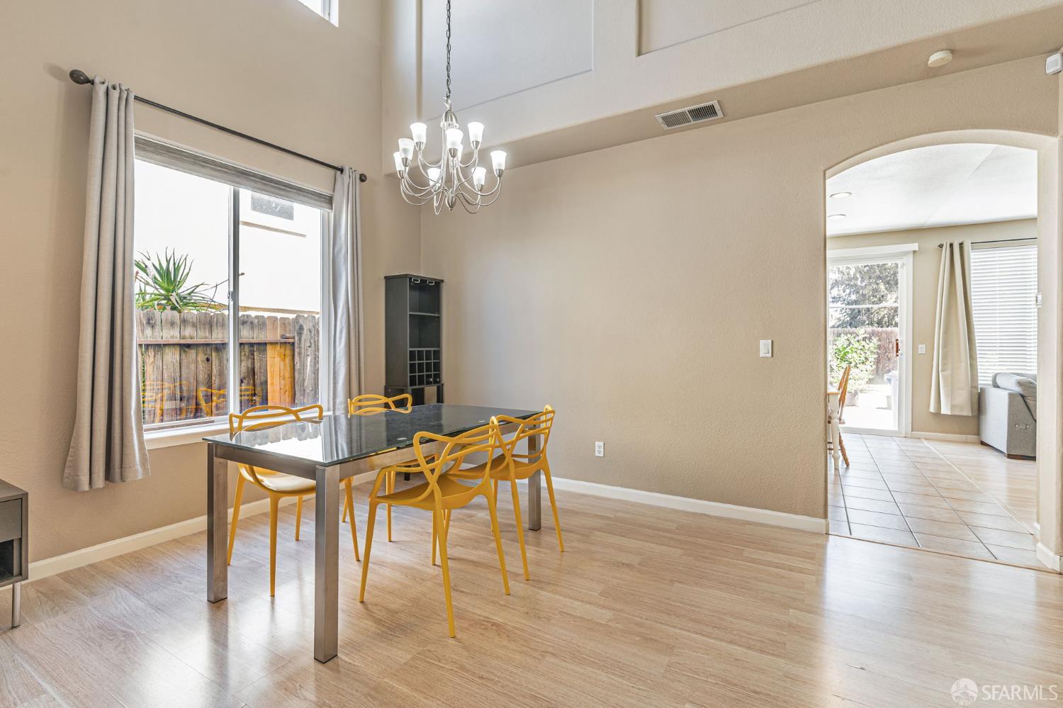 Detail Gallery Image 16 of 50 For 2415 Crystal Way, Antioch,  CA 94531 - 4 Beds | 2/1 Baths