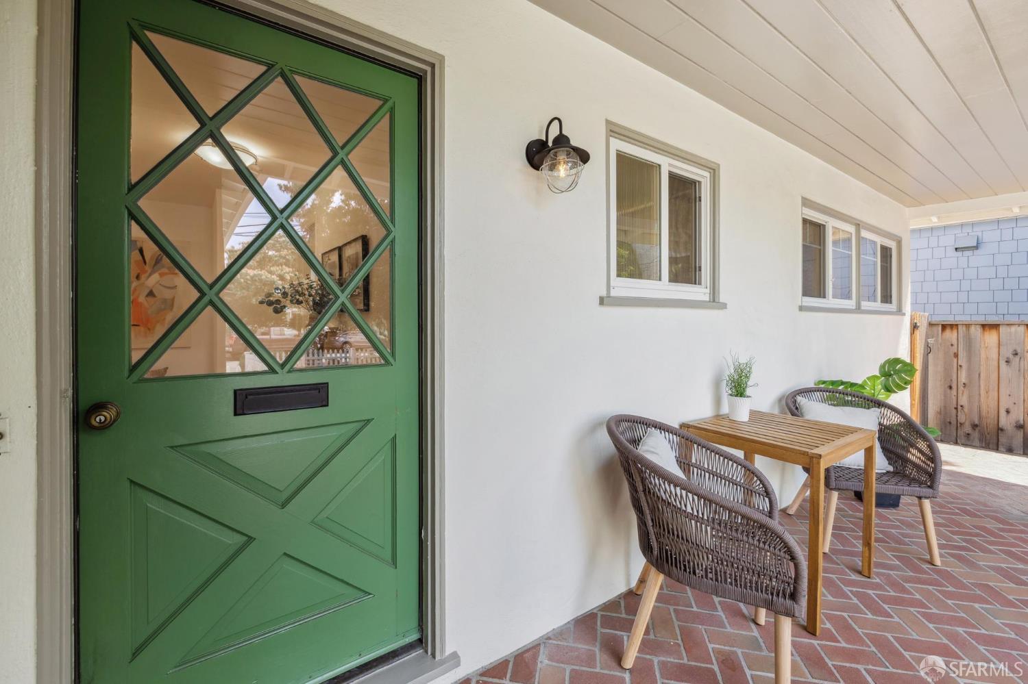 Detail Gallery Image 9 of 71 For 885 Elm St, San Carlos,  CA 94070 - 3 Beds | 2 Baths