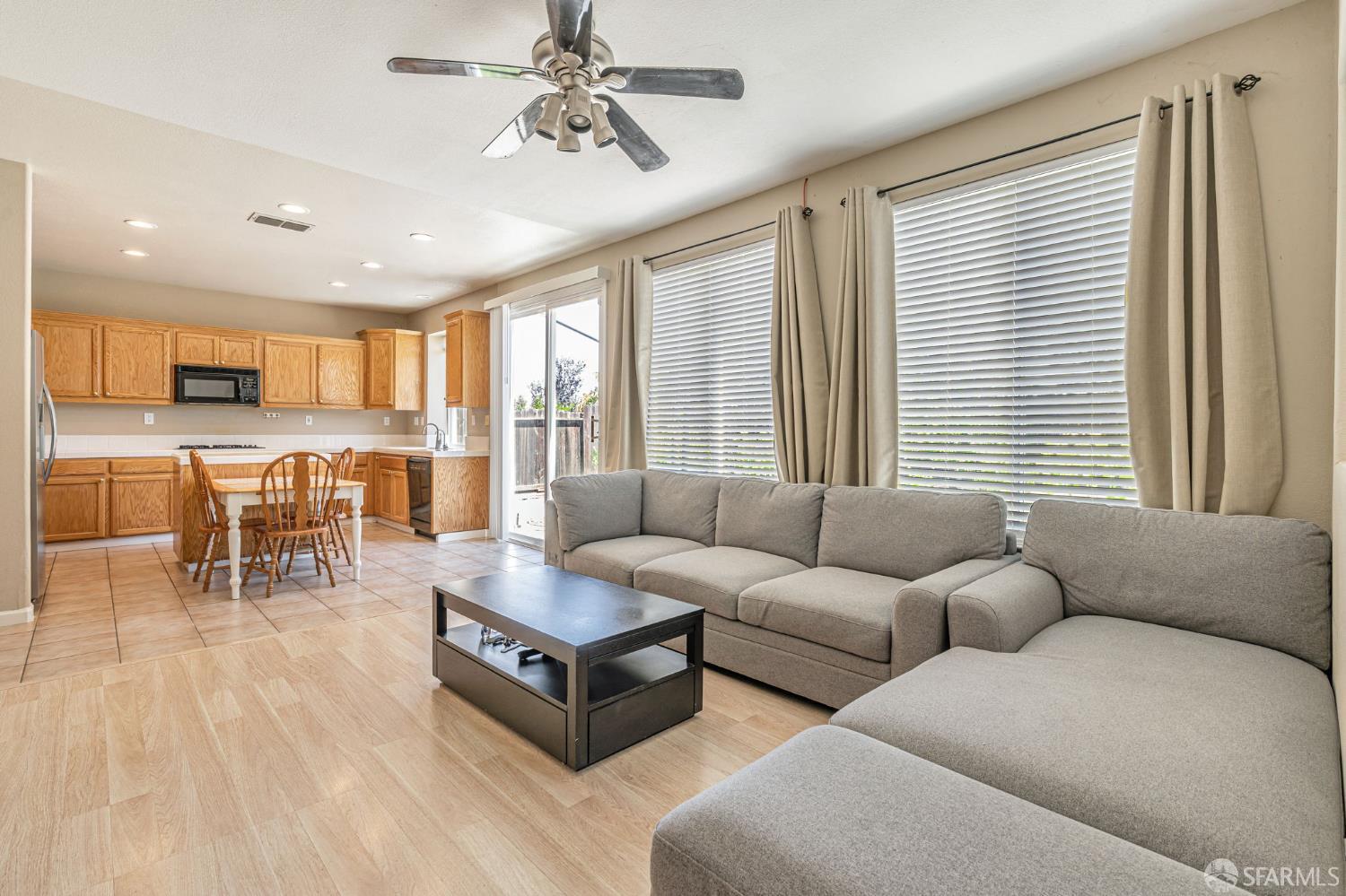 Detail Gallery Image 7 of 50 For 2415 Crystal Way, Antioch,  CA 94531 - 4 Beds | 2/1 Baths