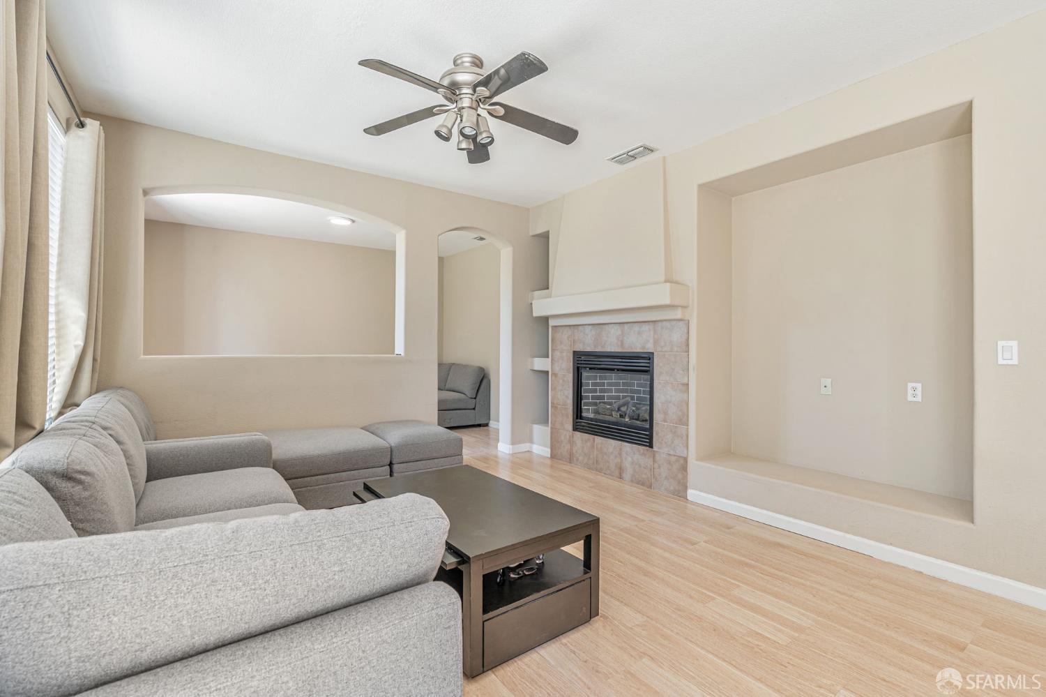Detail Gallery Image 6 of 50 For 2415 Crystal Way, Antioch,  CA 94531 - 4 Beds | 2/1 Baths