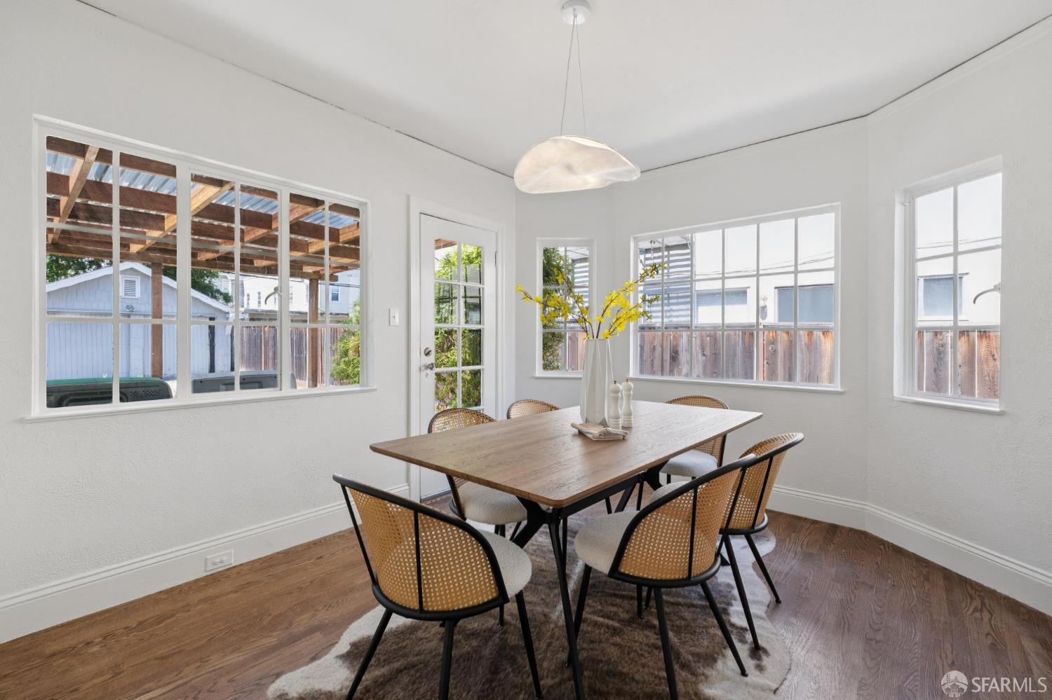 Detail Gallery Image 17 of 76 For 1115 Capuchino Ave, Burlingame,  CA 94010 - 4 Beds | 2 Baths