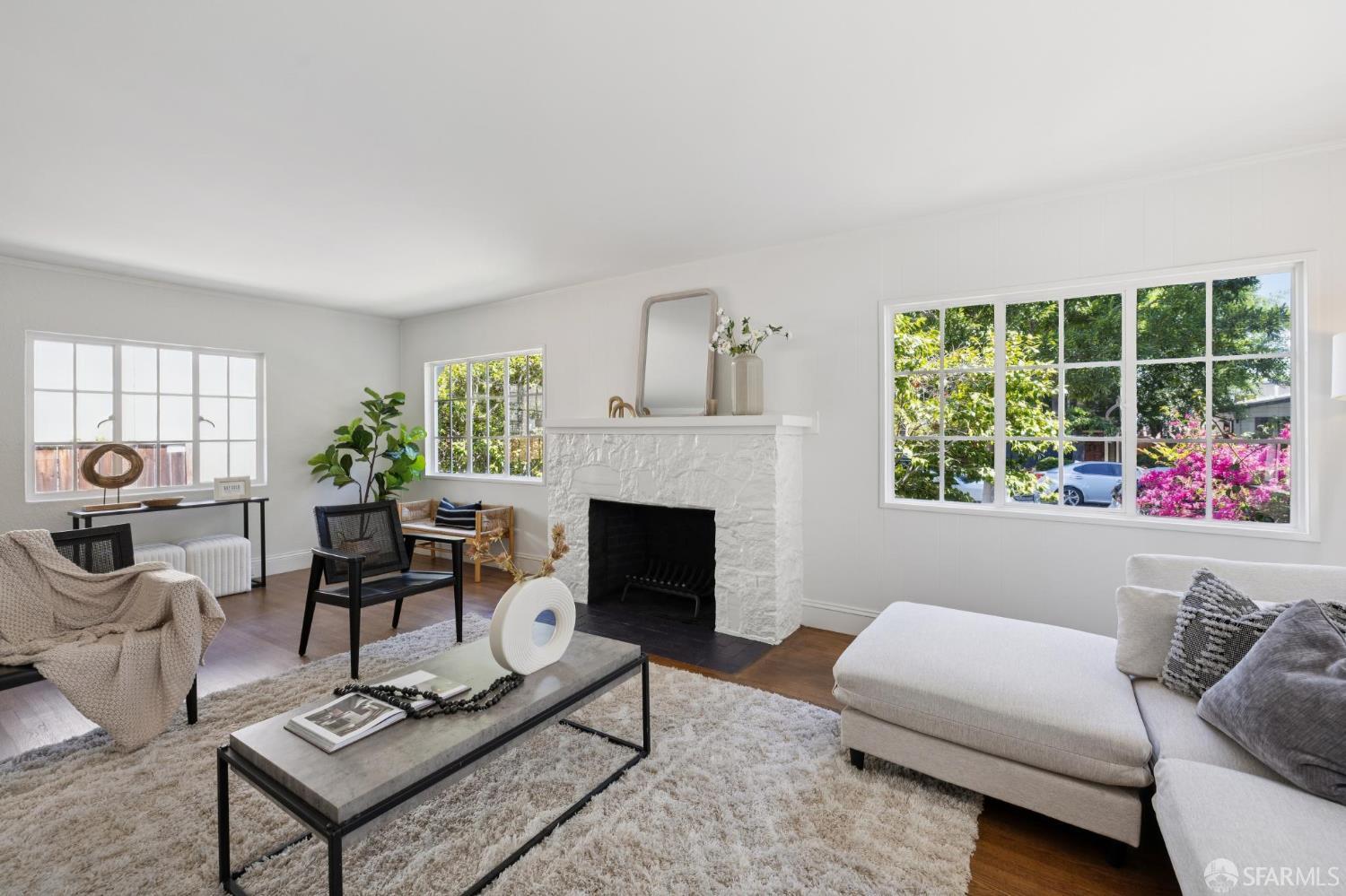 Detail Gallery Image 7 of 76 For 1115 Capuchino Ave, Burlingame,  CA 94010 - 4 Beds | 2 Baths