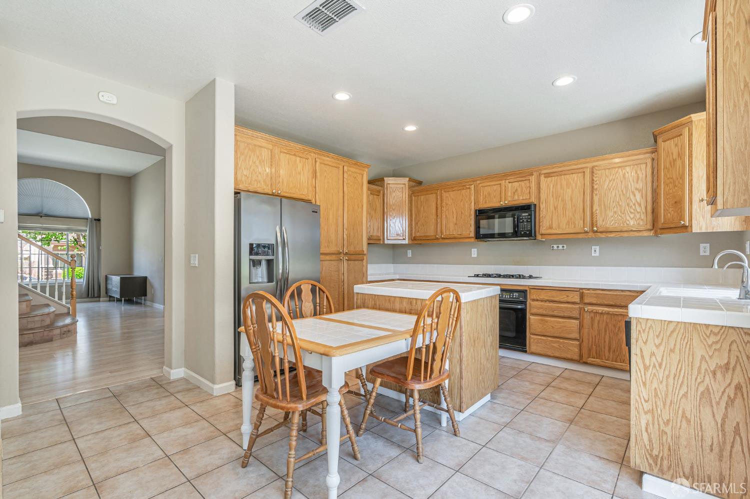 Detail Gallery Image 13 of 50 For 2415 Crystal Way, Antioch,  CA 94531 - 4 Beds | 2/1 Baths