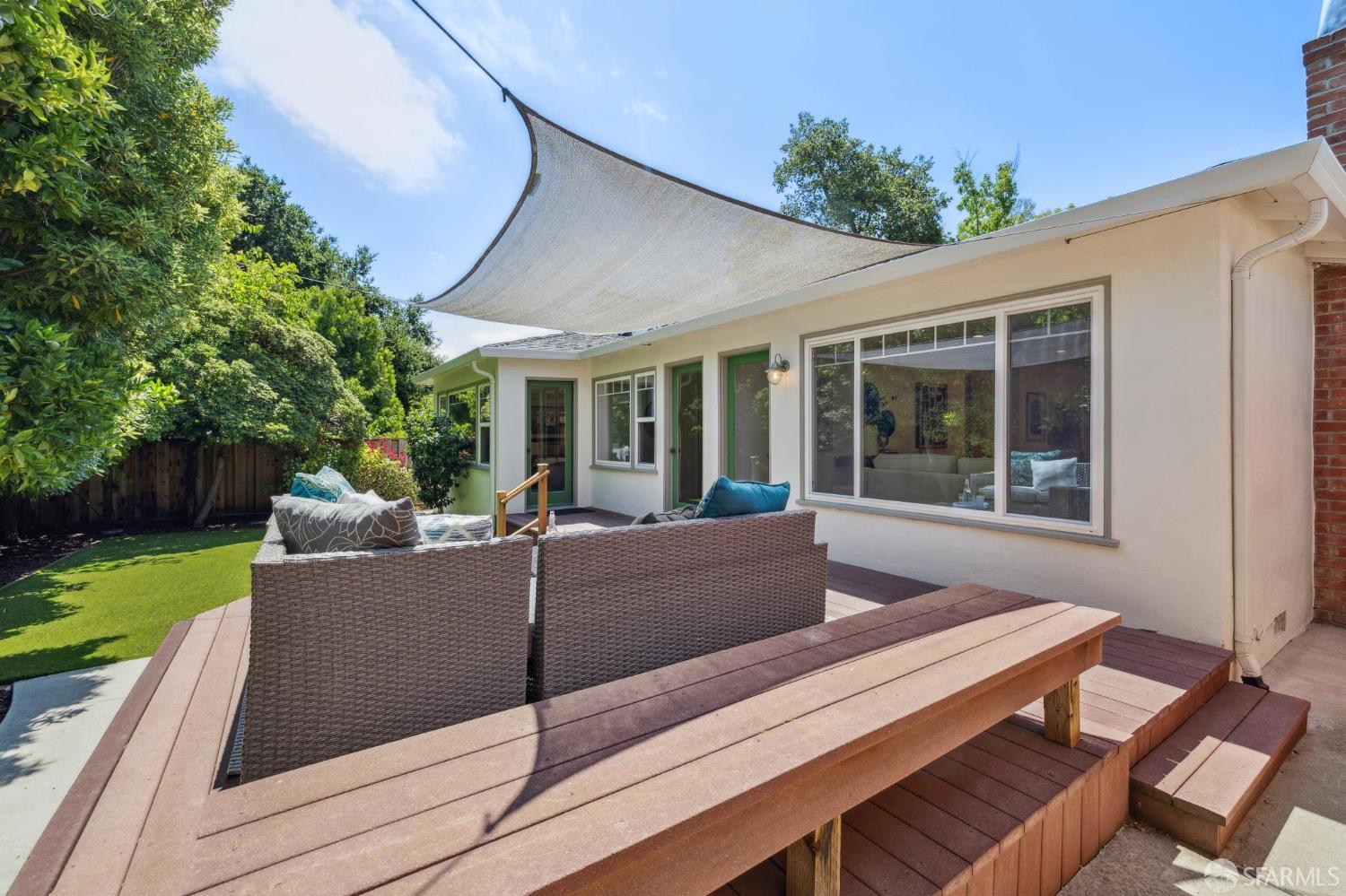 Detail Gallery Image 60 of 71 For 885 Elm St, San Carlos,  CA 94070 - 3 Beds | 2 Baths