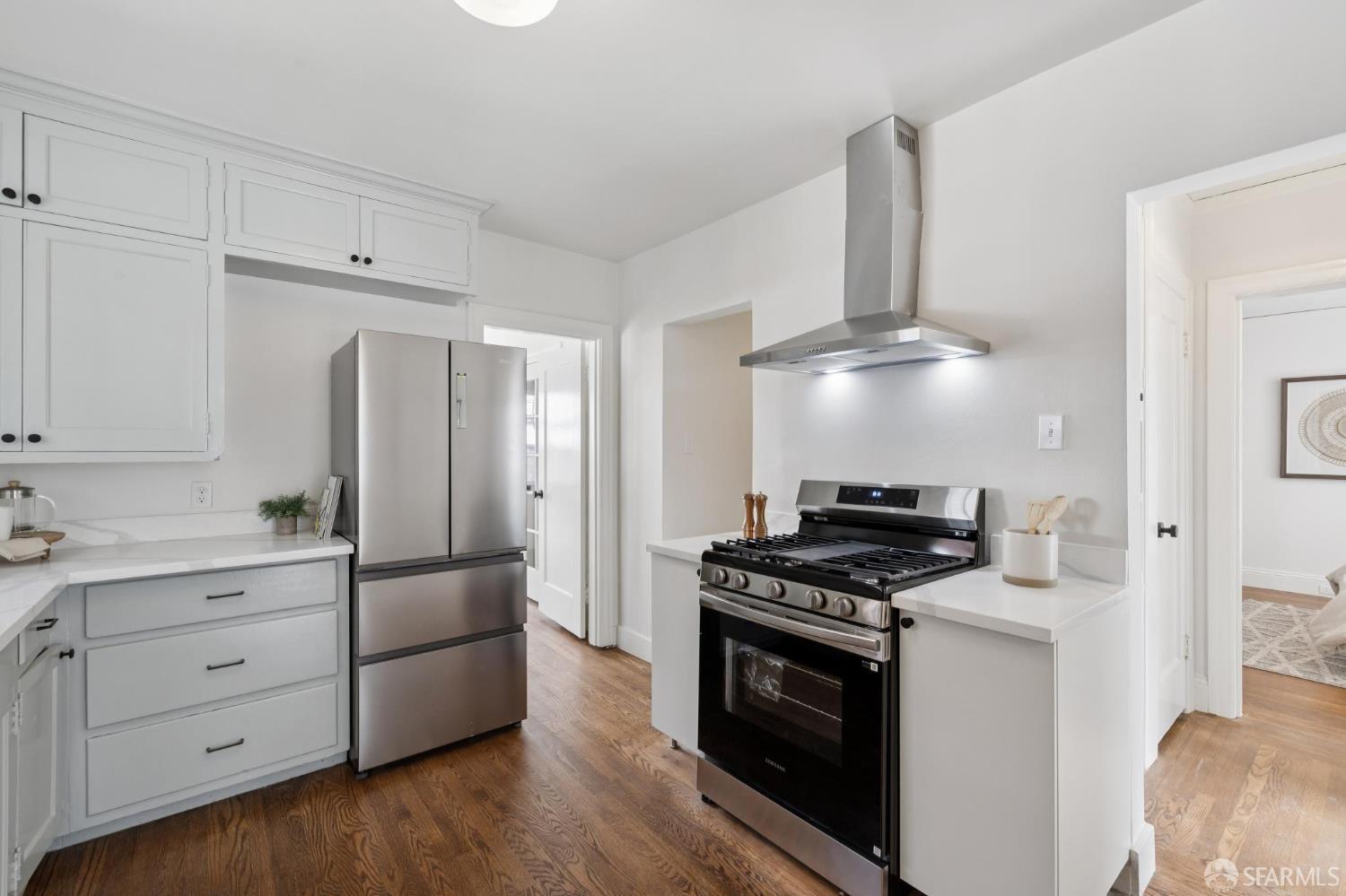 Detail Gallery Image 14 of 76 For 1115 Capuchino Ave, Burlingame,  CA 94010 - 4 Beds | 2 Baths